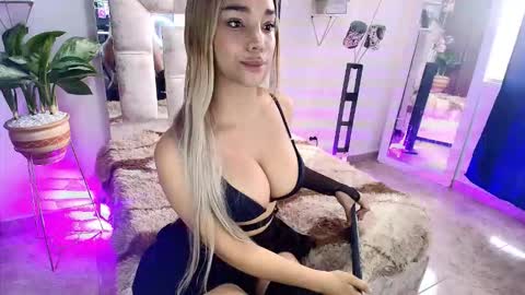 dahnia_cruz online show from November 2025 03:46:01 PM
