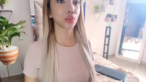 dahnia_cruz online show from November 2025 02:52:02 PM