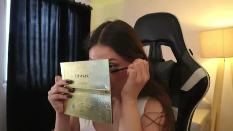 Lauren            online show from October 2025 03:25:01 PM