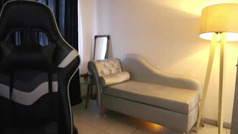 Lauren            online show from November 2025 02:39:01 PM