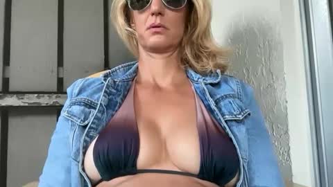 Daisy137 online show from February 2026 02:00:02 PM