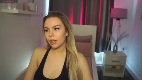 Snapshot of daisyeverly chatting on February 2026 11:35:02 AM Daisy online show from February 2026 11:35:02 AM