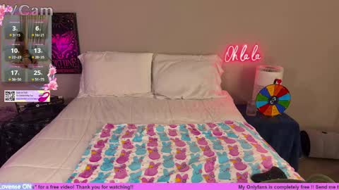Snapshot of daisymystique chatting on April 2026 01:58:02 AM daisymystique online show from April 2026 01:58:02 AM