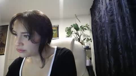 IG  dakotasofiaa online show from January 2025 02:00:02 AM