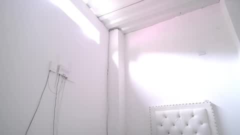 Snapshot of dakota_and_aron chatting on February 2026 02:04:02 PM Dakota and Aron online show from February 2026 02:04:02 PM