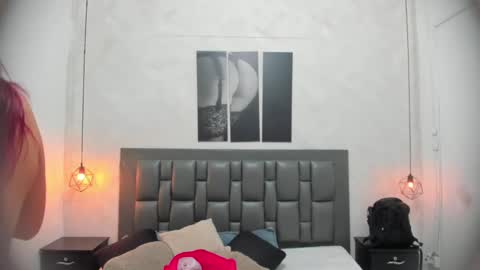 Dakota  online show from September 2025 12:10:02 PM