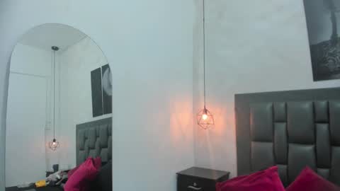 Dakota  online show from October 2025 12:33:01 PM