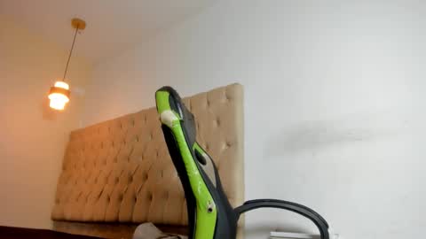 dakota_x18 online show from February 2026 07:17:02 PM