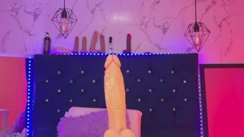 dakotaa_johnson online show from June 2026 06:23:02 PM