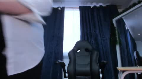 Dakotaagray online show from December 2025 11:18:01 AM