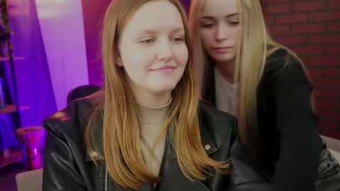 dakotaajohnnson online show from September 2025 01:04:01 PM