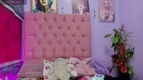 Mariana online show from October 2025 04:22:01 AM