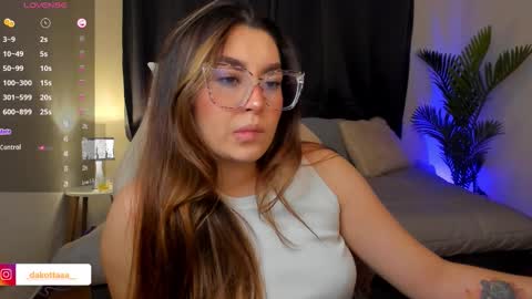 dakottaa__ online show from November 2025 11:38:01 PM