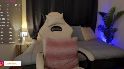 dakottaa__ online show from November 2025 12:13:01 AM