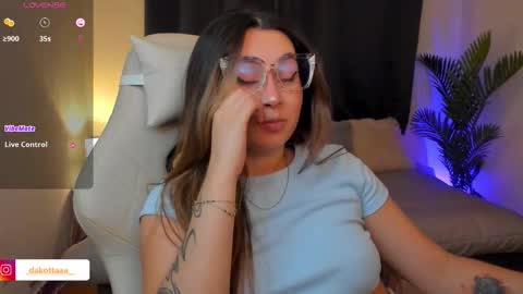 dakottaa__ online show from February 2026 02:53:01 AM