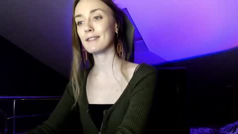 Dalia  online show from December 2024 02:00:01 PM