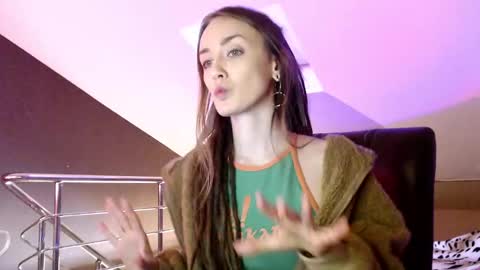 Dalia  online show from December 2024 10:24:01 AM