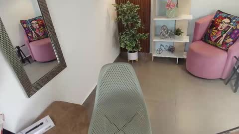 Dalila  online show from December 2025 05:08:02 PM