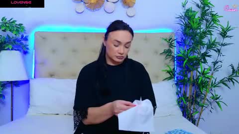 daliyaa_ online show from July 2026 12:11:02 PM