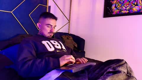 Dallas whitee online show from March 2026 08:01:02 PM