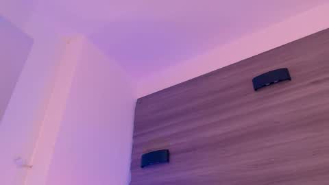         online show from February 2026 06:12:02 AM