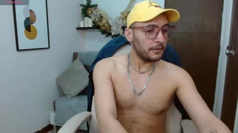 Snapshot of dami_duarte chatting on December 2025 01:32:02 AM Damian Duarte online show from December 2025 01:32:02 AM