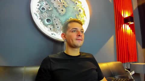 Snapshot of damian__oliver chatting on December 2024 06:07:02 AM Damian Oliver online show from December 2024 06:07:02 AM