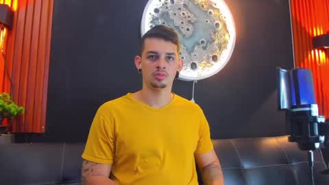 Snapshot of damian__oliver chatting on March 2025 09:21:01 AM Damian Oliver online show from March 2025 09:21:01 AM