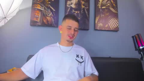 Snapshot of damian__oliver chatting on February 2026 05:48:02 AM Damian Oliver online show from February 2026 05:48:02 AM