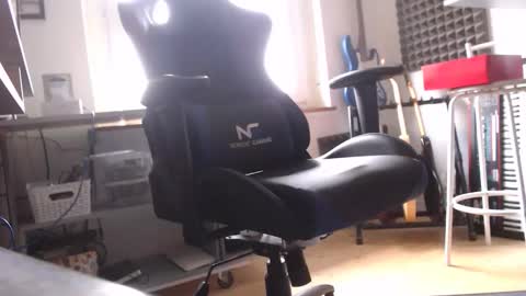 Snapshot of damien_000 chatting on April 2026 02:01:02 PM Ray online show from April 2026 02:01:02 PM