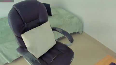 Kary-- independent model Schedule 0530am-1000am colombian time online show from April 2026 02:58:02 AM