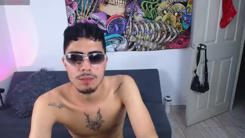 Snapshot of damoncolbi chatting on December 2024 05:03:01 AM damoncolbi online show from December 2024 05:03:01 AM