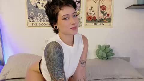 Snapshot of dan_universe chatting on September 2025 09:26:01 PM Bluemoon online show from September 2025 09:26:01 PM