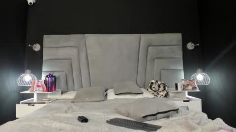 Snapshot of danaandthamaraangels chatting on December 2024 02:20:02 AM online show from December 2024 02:20:02 AM