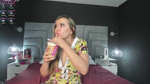 Snapshot of danaandthamaraangels chatting on December 2024 08:34:01 PM online show from December 2024 08:34:01 PM