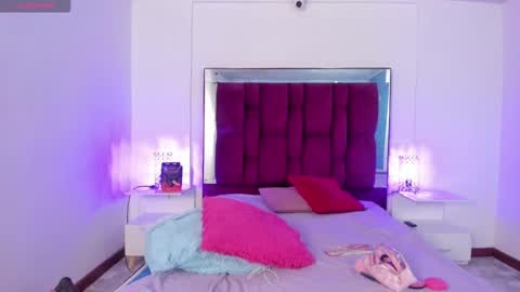 Snapshot of danaandthamaraangels chatting on January 2025 10:04:01 PM online show from January 2025 10:04:01 PM