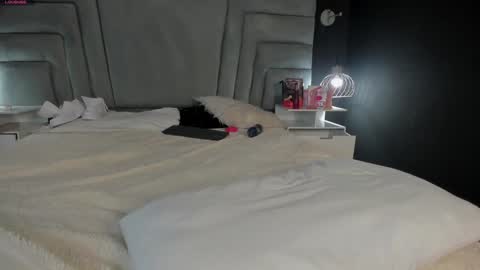 Snapshot of danaandthamaraangels chatting on January 2025 08:53:02 AM online show from January 2025 08:53:02 AM