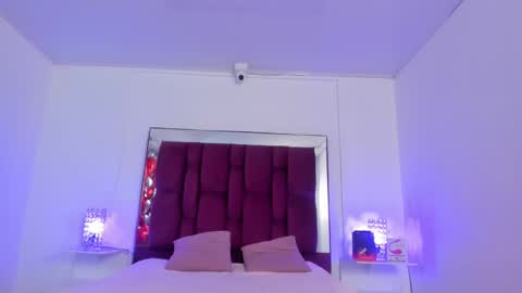 Snapshot of danaandthamaraangels chatting on February 2025 09:52:01 PM online show from February 2025 09:52:01 PM