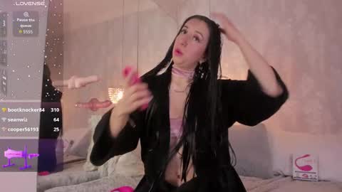 Snapshot of danaandthamaraangels chatting on September 2025 08:26:01 AM online show from September 2025 08:26:01 AM