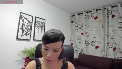 Danaa Rey online show from November 2025 01:55:01 PM