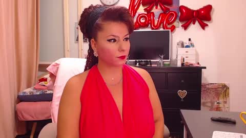 Snapshot of danahot4u chatting on December 2024 07:43:02 PM dana online show from December 2024 07:43:02 PM