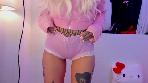 Snapshot of dani_valen chatting on November 2025 10:20:02 PM Dani online show from November 2025 10:20:02 PM