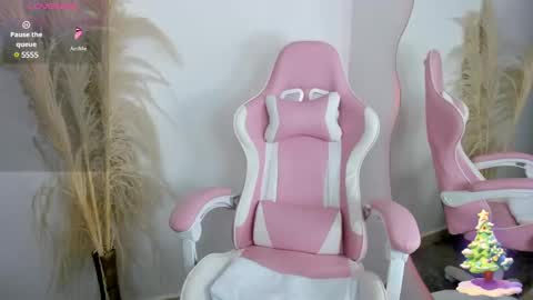 Snapshot of dania_jade_ chatting on December 2024 05:16:01 AM Hello my name is Dania online show from December 2024 05:16:01 AM