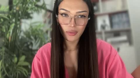 Snapshot of danica_walton chatting on January 2025 07:42:01 PM danica_walton online show from January 2025 07:42:01 PM