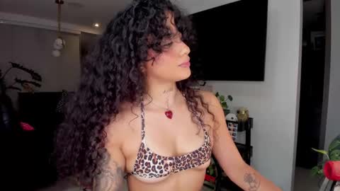 Snapshot of daniela_arenas chatting on November 2025 01:37:01 AM daniela_arenas online show from November 2025 01:37:01 AM