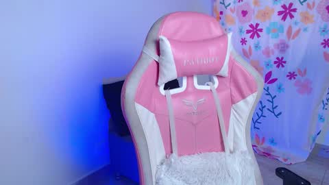 Snapshot of daniela_cute22 chatting on February 2026 08:40:02 PM DANIELA online show from February 2026 08:40:02 PM