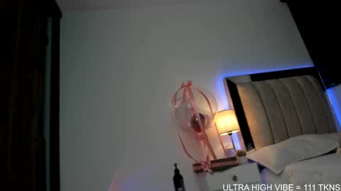  independent model   online show from October 2025 11:16:01 PM