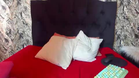 Snapshot of danielamonroe chatting on November 2025 08:46:02 PM danielamonroe online show from November 2025 08:46:02 PM