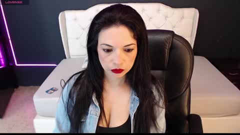 Snapshot of danielle_smithh chatting on December 2024 03:22:02 AM Danielle Smith online show from December 2024 03:22:02 AM