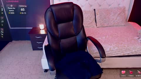 Snapshot of danielle_smithh chatting on January 2025 07:05:01 AM Danielle Smith online show from January 2025 07:05:01 AM